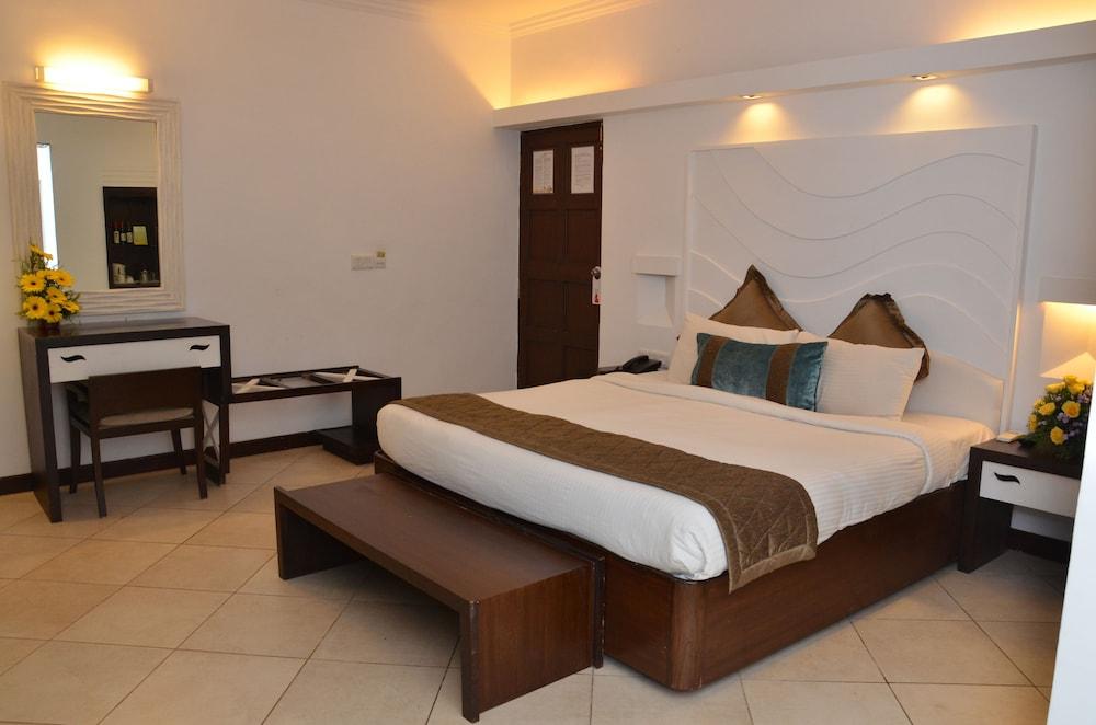 Sonesta Inns Beach Resort - Candolim Beach Exterior foto